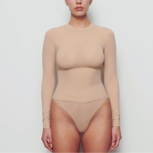 NWT SKIMS FITS EVERYBODY LONG SLEEVE T-SHIRT CLAY S